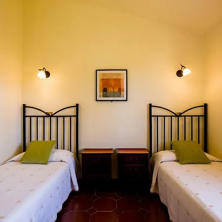Esselle Villa *