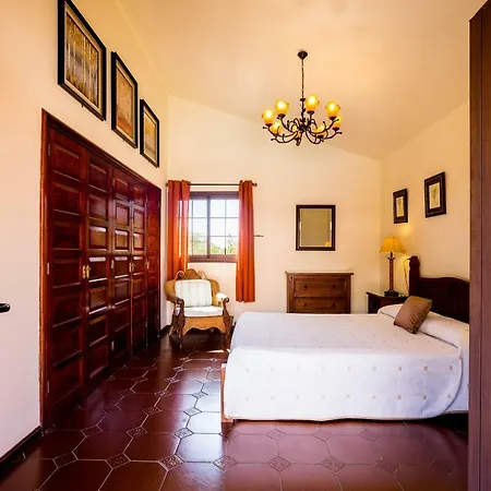 Esselle Villa *